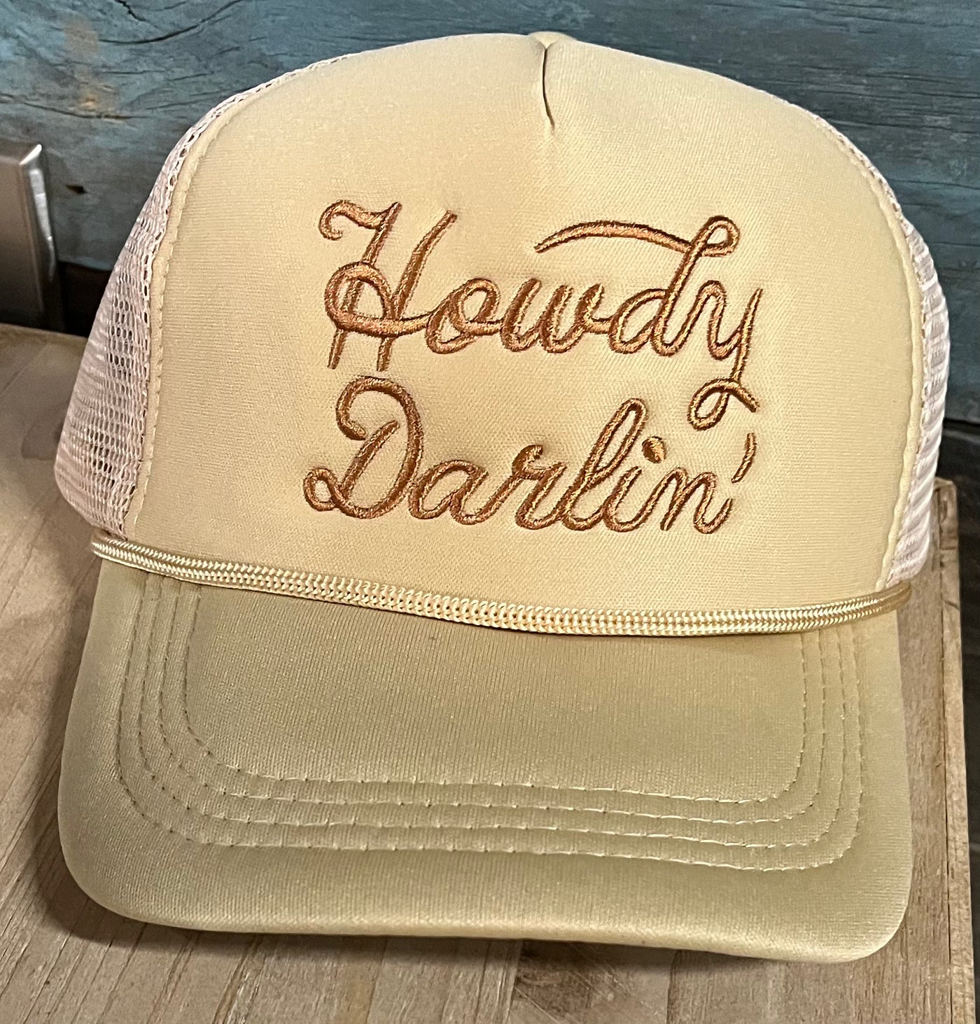 HOWDY DARLIN MESH TRUCKER HAT